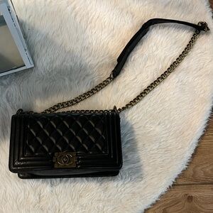 CHANELCaviar Quilted Medium Boy Flap Black